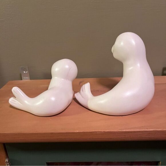 Oxford Ceramic Seal Figurines Big Eyes Mom and Sleepy Baby - Picture 7 of 9